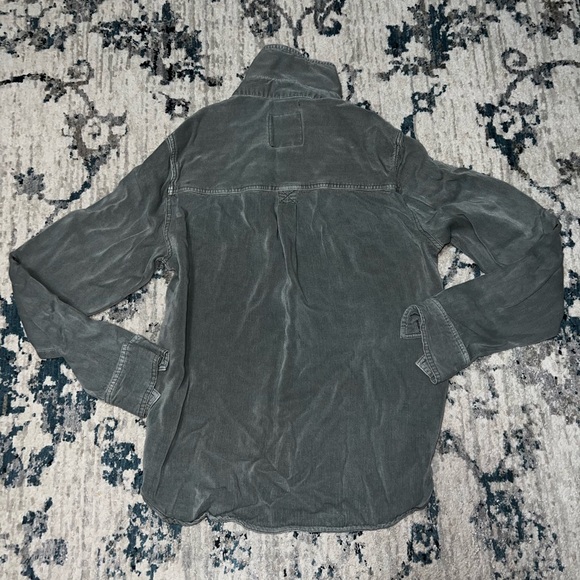 AE Button Up Top - Picture 4 of 4